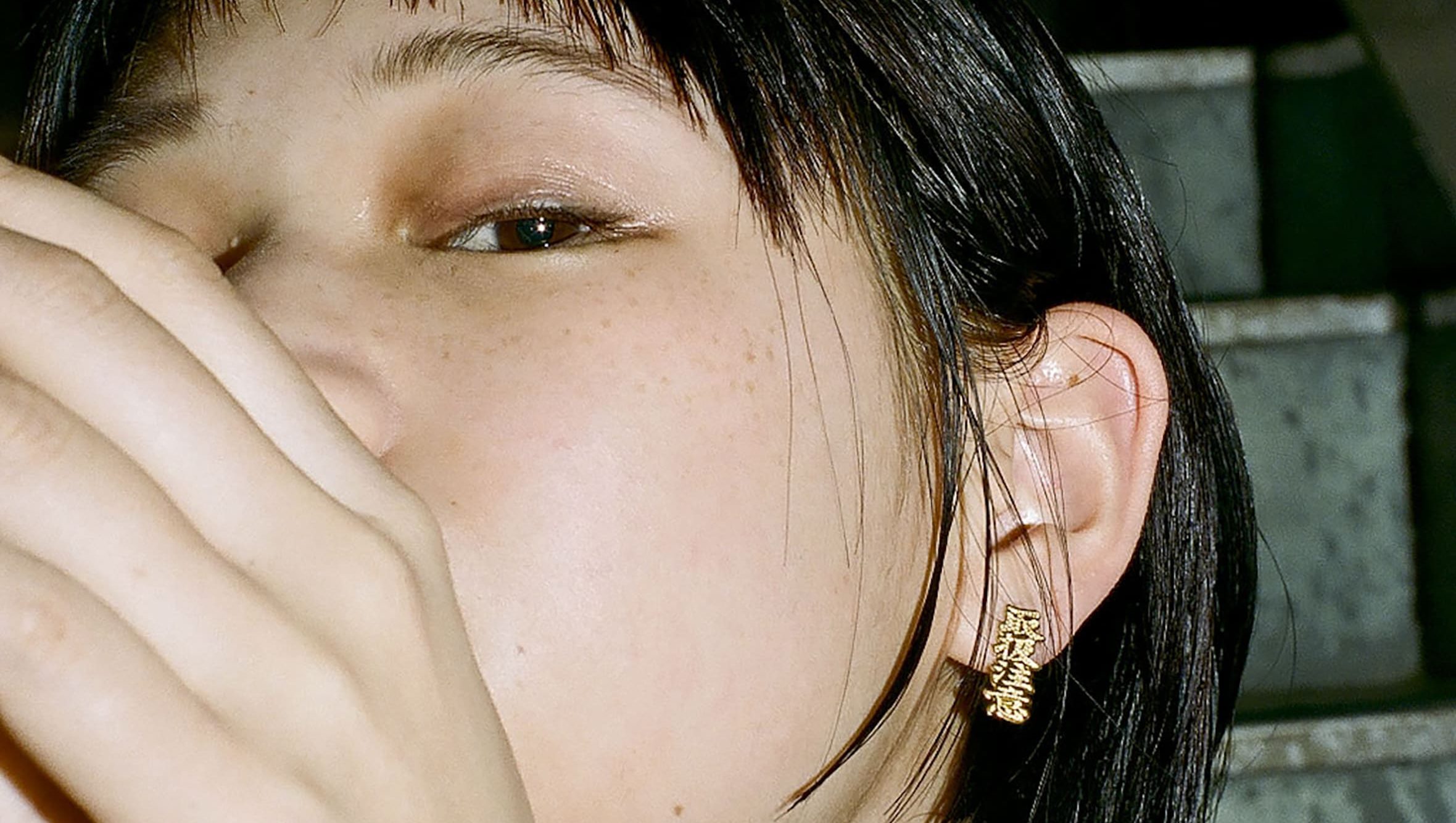 BlackEyePatchがSTICKER-COVERED SHELL CHAIRの即売会&初のピアスの