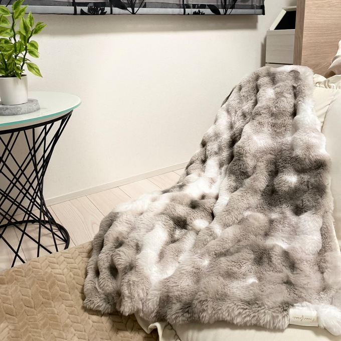 ぽかぽか温かい、冬のお部屋時間に大活躍のヒーター付きブランケット