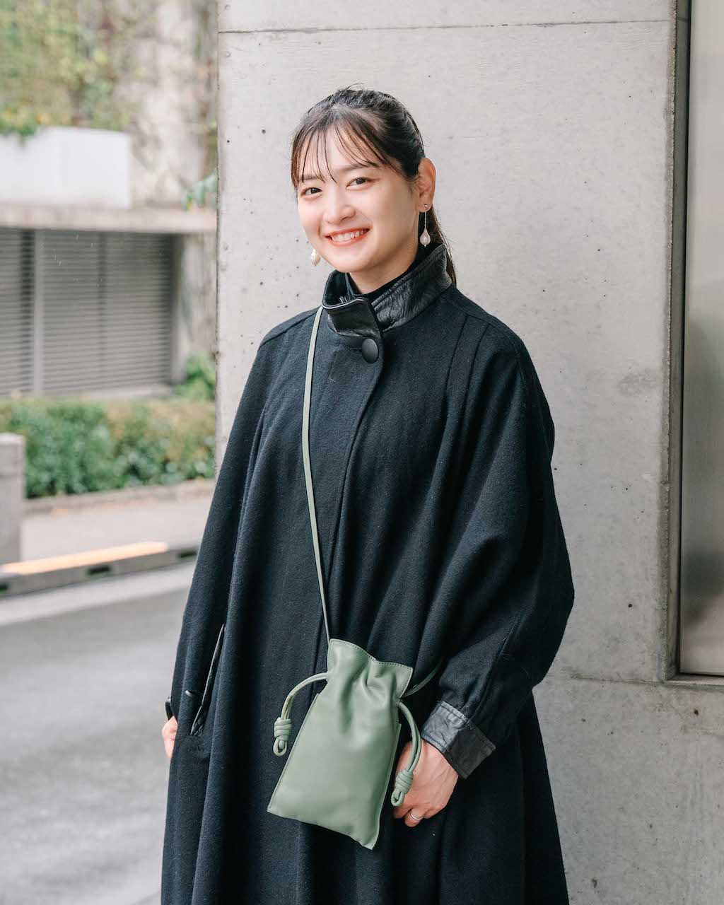 お洒落上級者の“ミニバッグ”スタイル5選。装いのアクセントになる