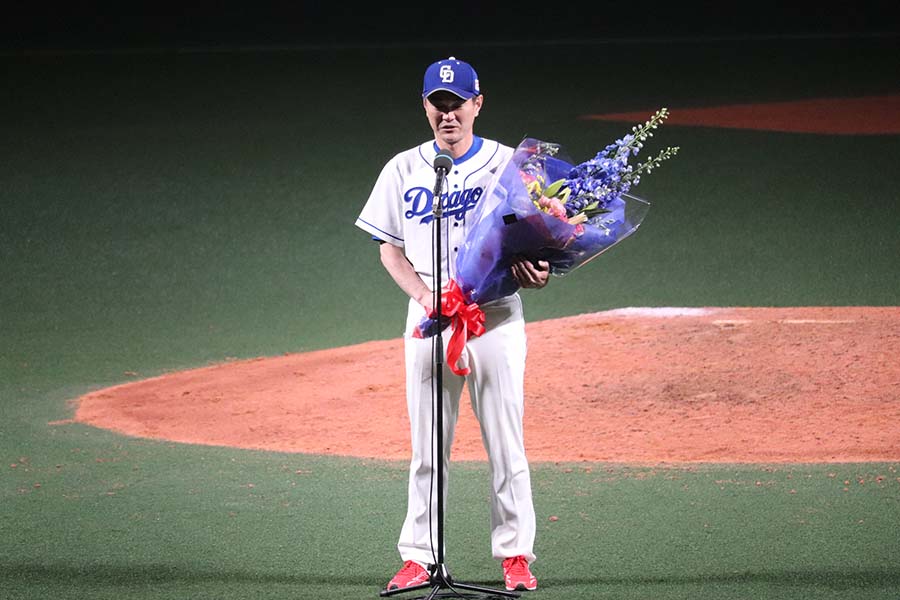 元中日・岩瀬氏が引退セレモニーで涙「マウンドに上がるのは怖い日々で