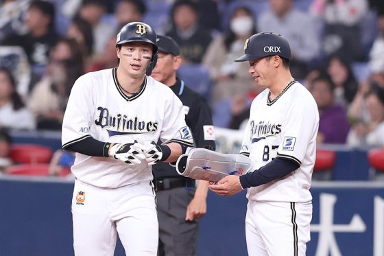 生まれた儀式は「痛い時もあります」 廣岡大志のゴツン…安達コーチと2