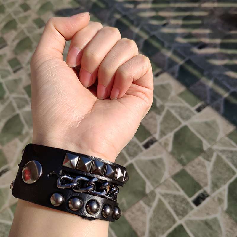 パンクファッション スタッズ付きレザーブレスレットセット