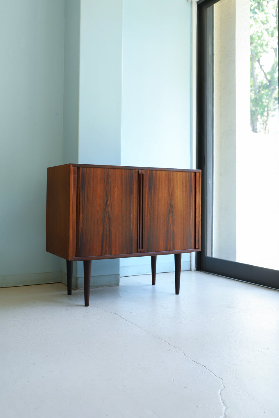 カイ・クリスチャンセン キャビネット 蛇腹扉 ローズウッド材