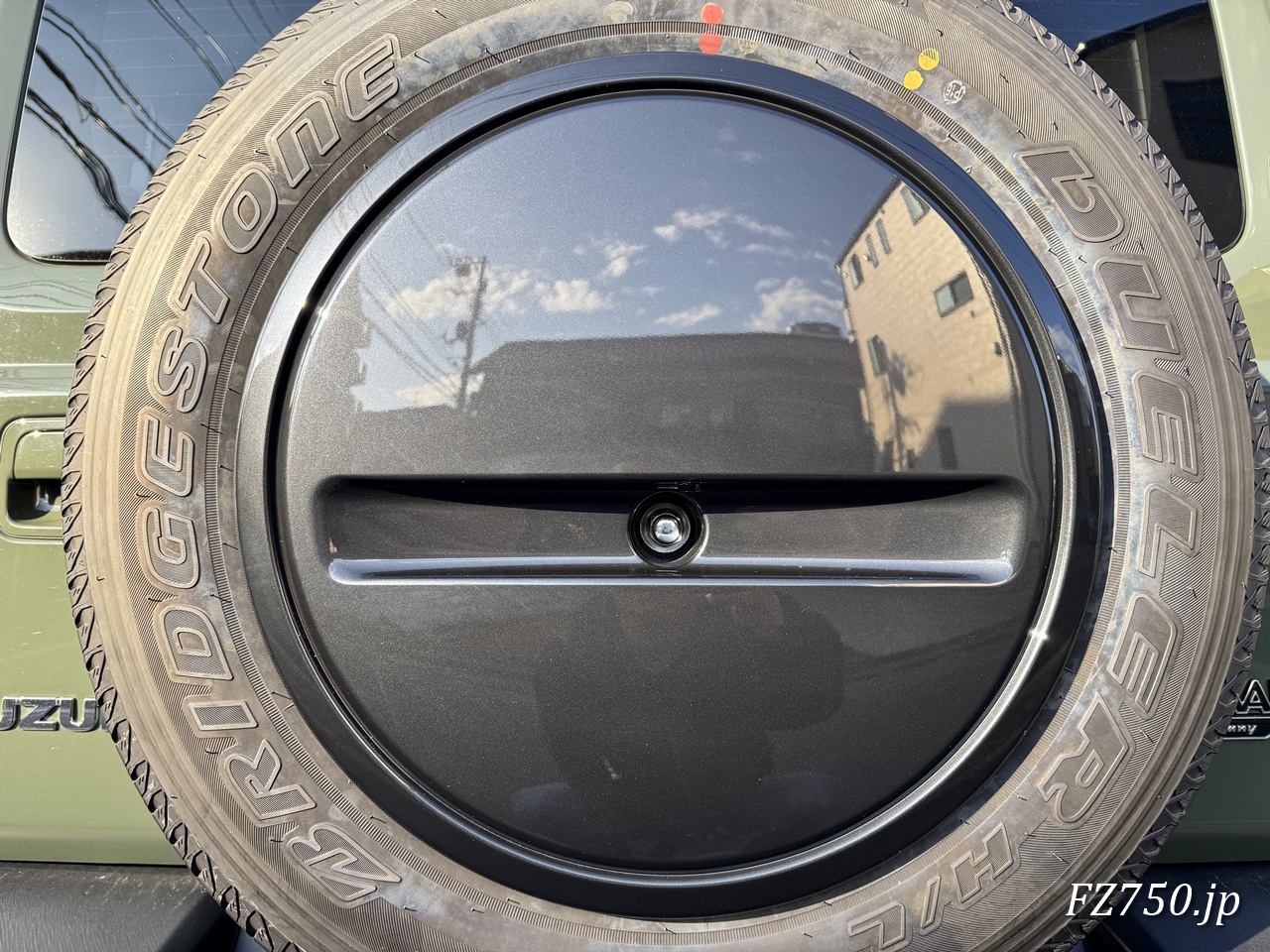 ジムニー ノマドのスペアタイヤを純正アルミホイールに交換