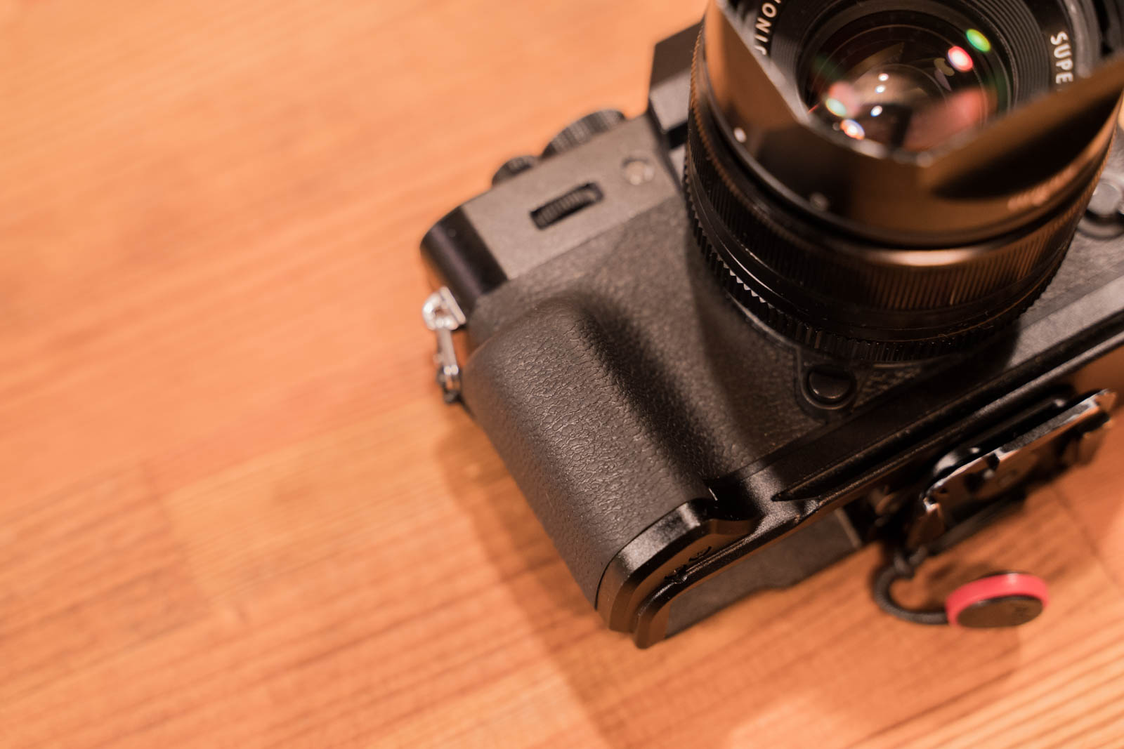 FUJIFILM X-T30用の純正グリップをレビュー!持ち心地が大幅改善