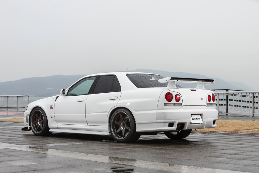 本物』が実在しないからこそやりがいがある!? R34 GT-Rの4ドア仕様を