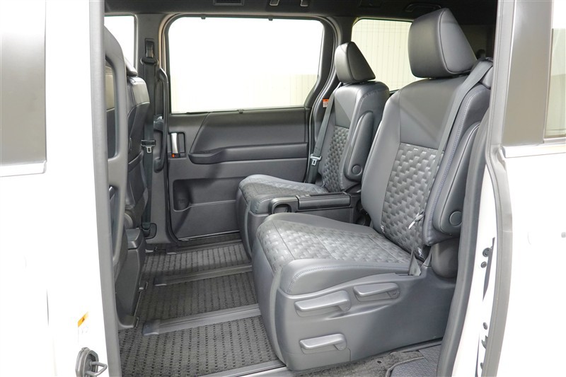 ヴォクシー ハイブリッド S-Z（173010465532）の中古車 | トヨタ認定