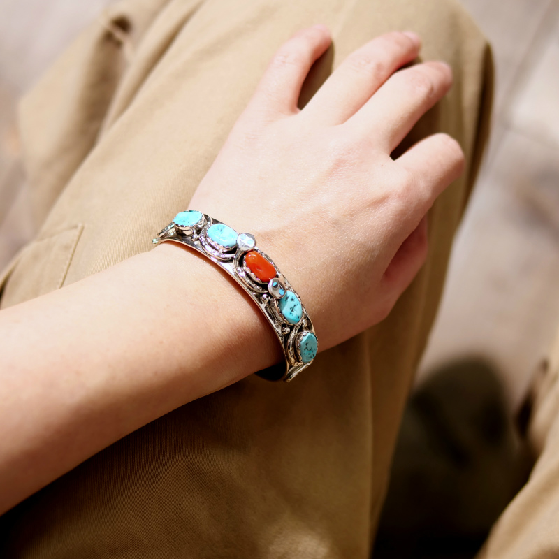 135mmn エフィーカラバサ コーラル×ターコイズ スネークバングル