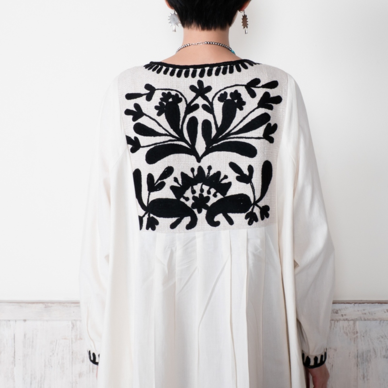 チェーン刺繍前あきワンピース｜マライカ公式通販