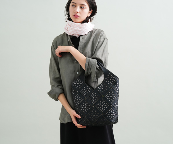 サスティナブルカットワーク トートバッグ（大）｜商品一覧 | 革財布