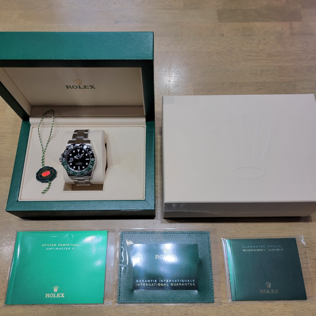 最速品 ロレックス GMTマスターII 緑黒ベゼル126720VTNR 2022年 未使用