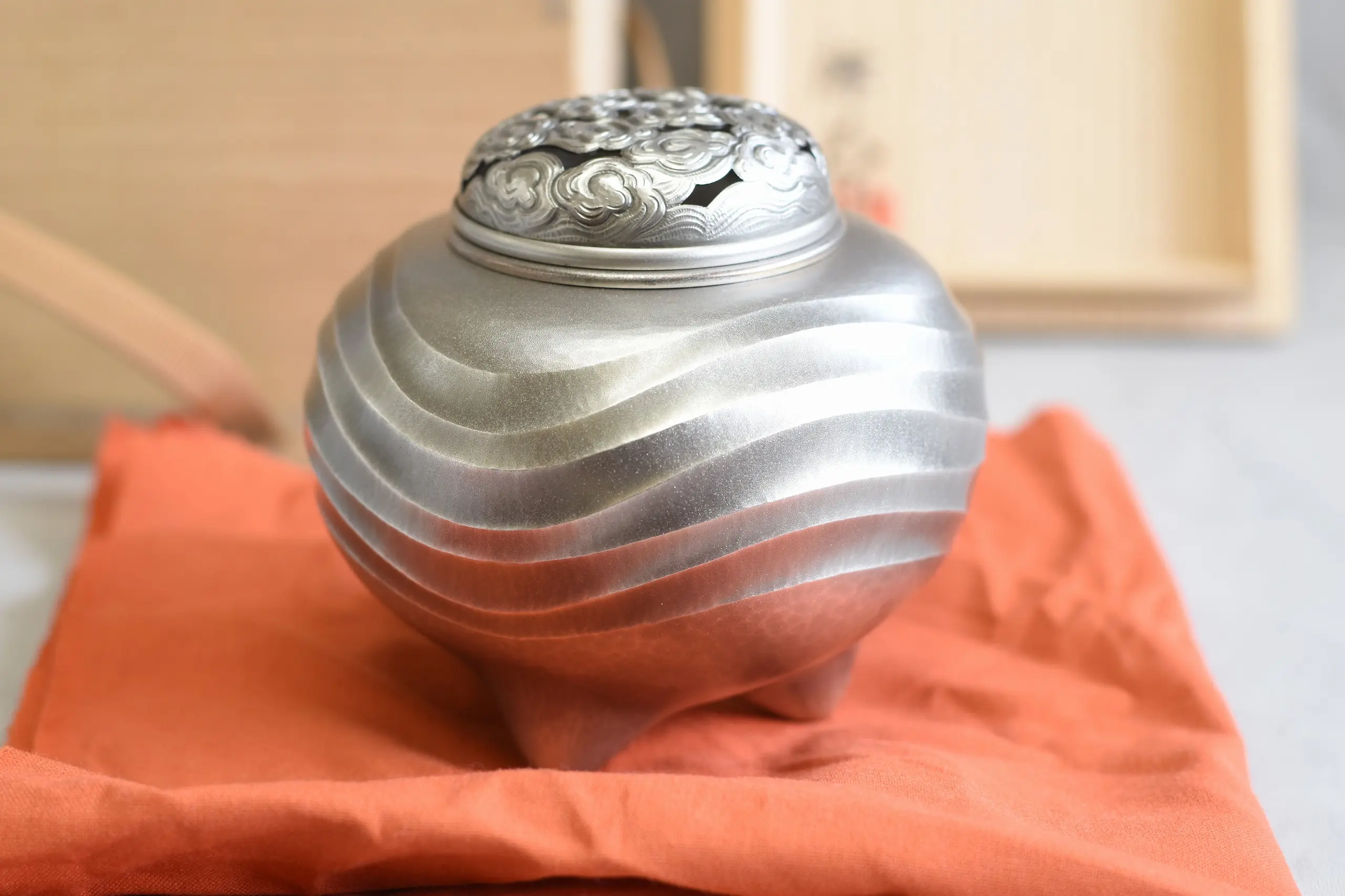 奥山峰石作・香炉『南鐐 雲水文』 ｜ 内藤銀器製作所