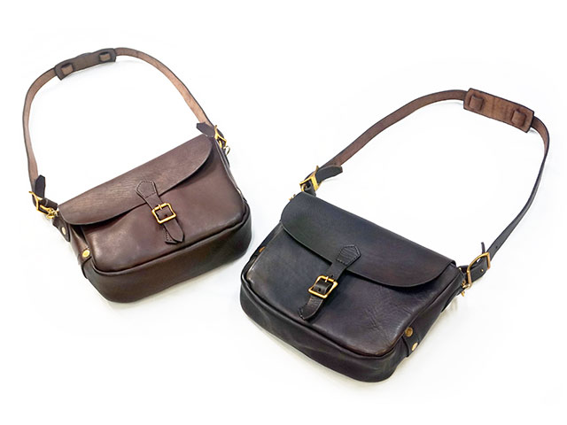 全2色【vasco/ヴァスコ】「Leather Postman Shoulder Bag”Small