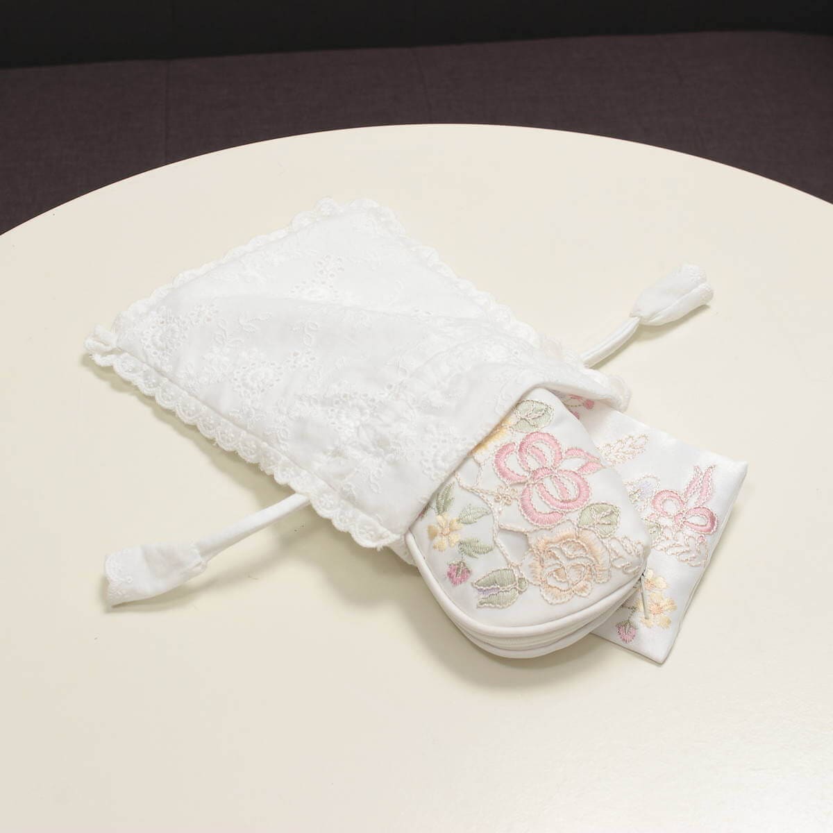 アイレット刺繍 巾着 約13×18cm [paquerette]｜インテリアレース