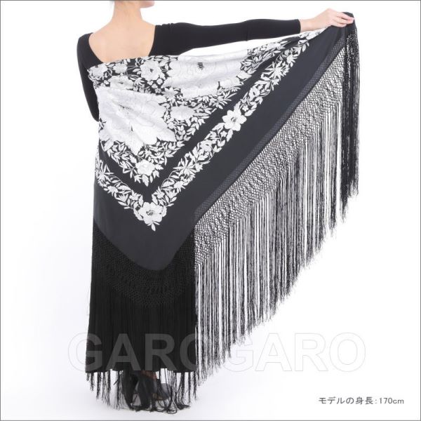 フラメンコ | マントン(四角形・大判) 大きな花の刺繍(手刺繍) 生地