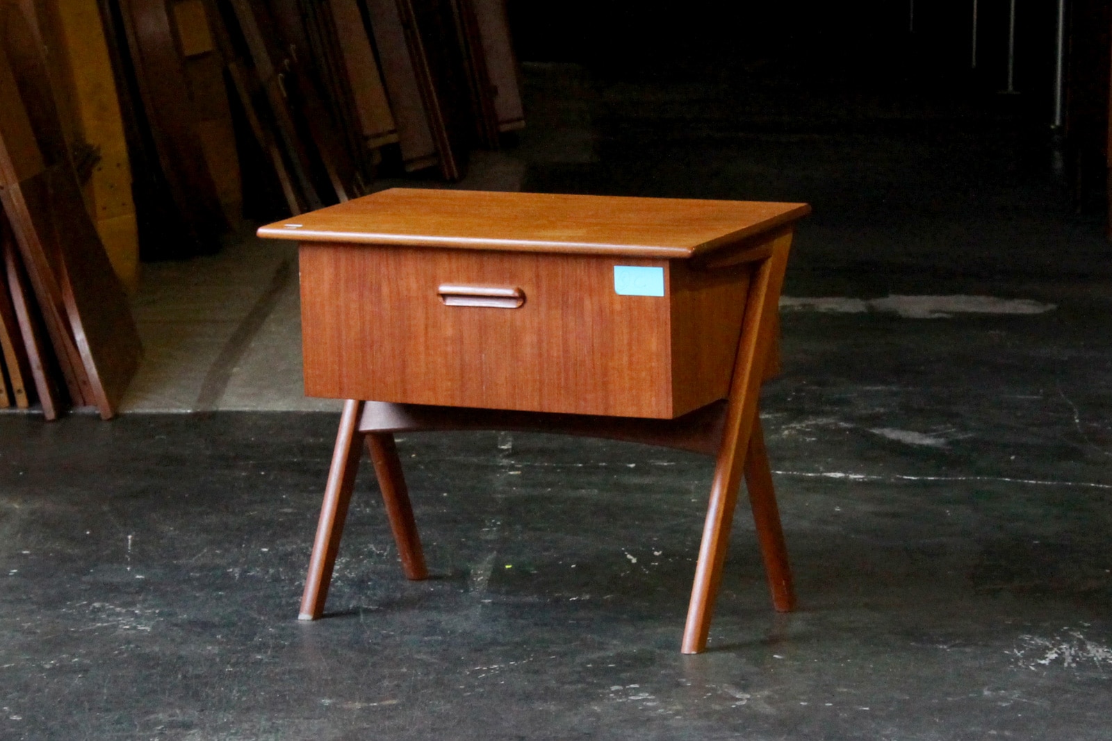 <メンクラロビ>アンティーク ヴィンテージ 北欧風　家具　キャビネット アンティーク家具 棚 チェスト キャビネット イギリス ビンテージ