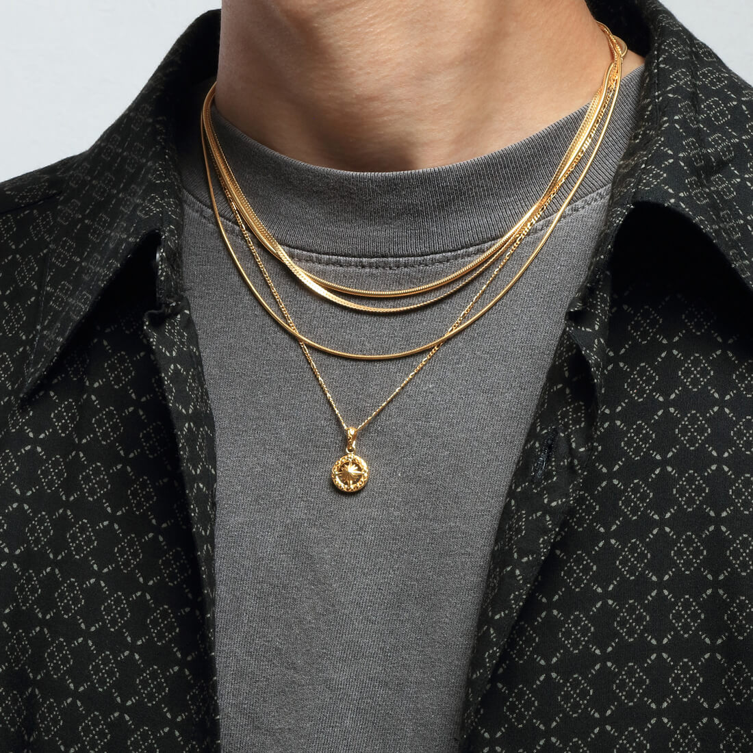 LIFE WITH NECKLACE 耐久性・腐食性に優れた毎日身に着けたい