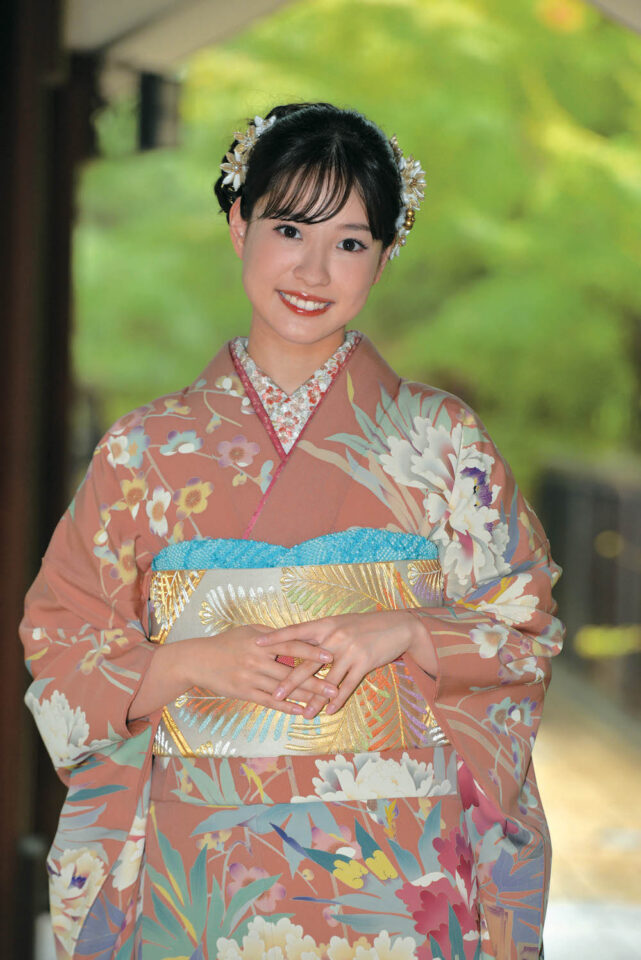 伝統と美しさが融合。成人式にふさわしい憧れの加賀友禅振袖の世界