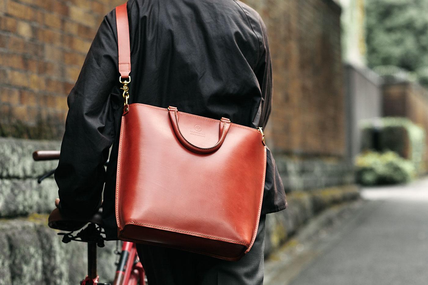 実用性とこだわりを愉しめる、ジップショルダートートバッグ TALL