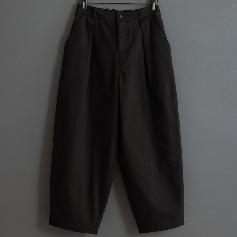 綿サテン裏起毛パンツ走野老（はしりどころ） | 石見銀山 群言堂