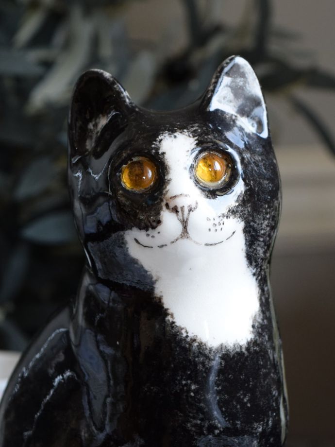 英国生まれの可愛いクロネコ、陶器で出来たウィンスタンレイキャット(m