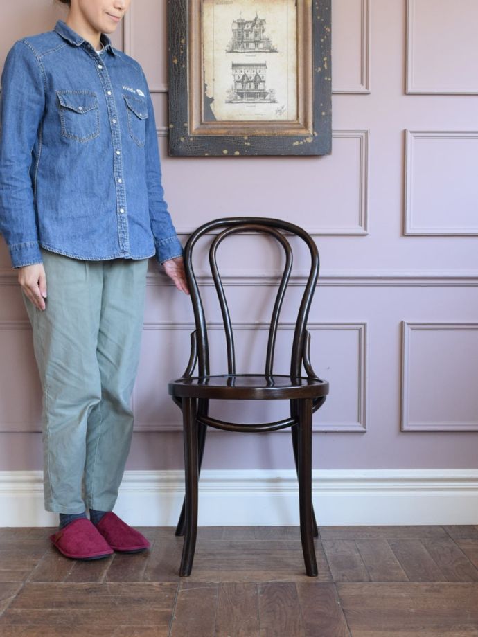 イギリスから届いたアンティークの椅子、ダブルループの背もたれが