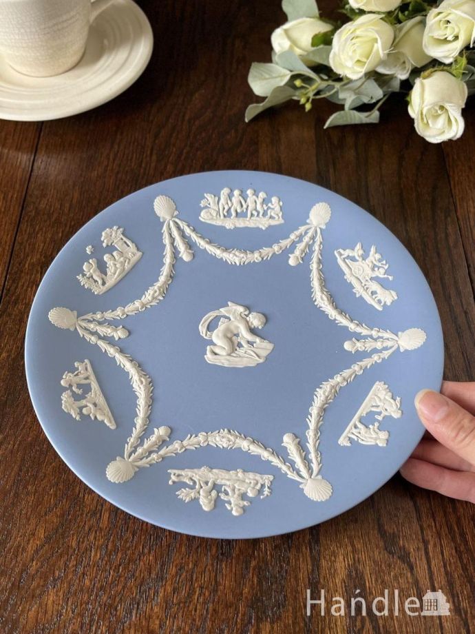 天使のモチーフが美しいアンティークのお皿、ウェジウッド社ジャスパー