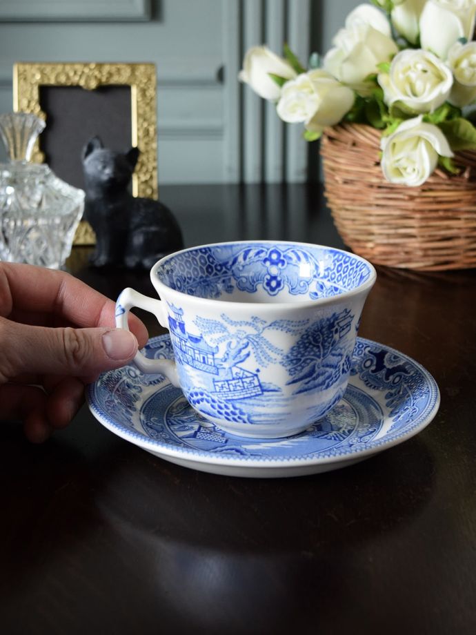 バーレイ社のおしゃれな食器、トーキーブルーウィローパターンのカップ