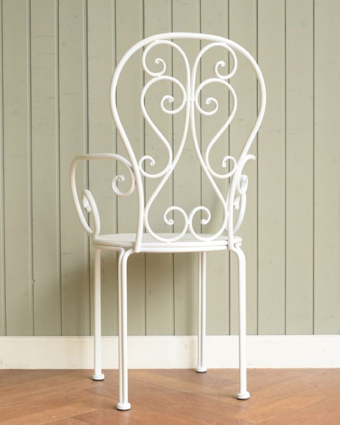 フランスのアンティーク調の椅子、コントワール・ドゥ・ファミーユの