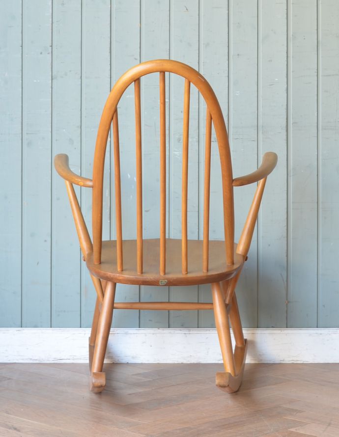 アーコールのクエーカーアームロッキングチェア（カスタード色・アーム