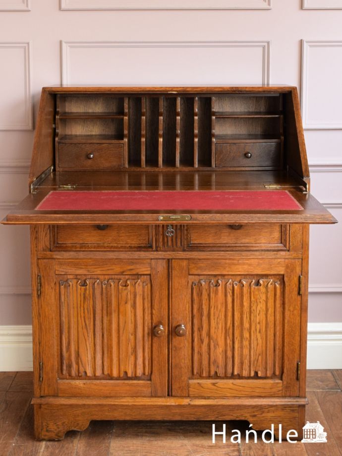 イギリスから届いたアンティークのデスク、リネンフォールドの