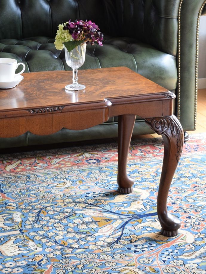 英国アンティークの猫足のローテーブル、 ウォールナット材の美しい
