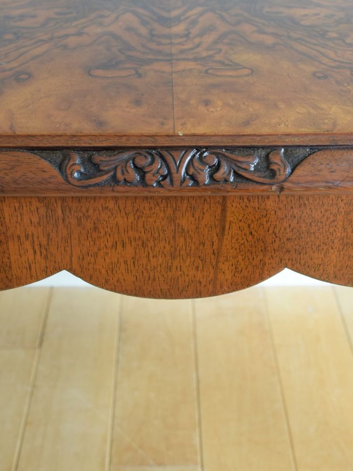 英国アンティークの猫足のローテーブル、 ウォールナット材の美しい