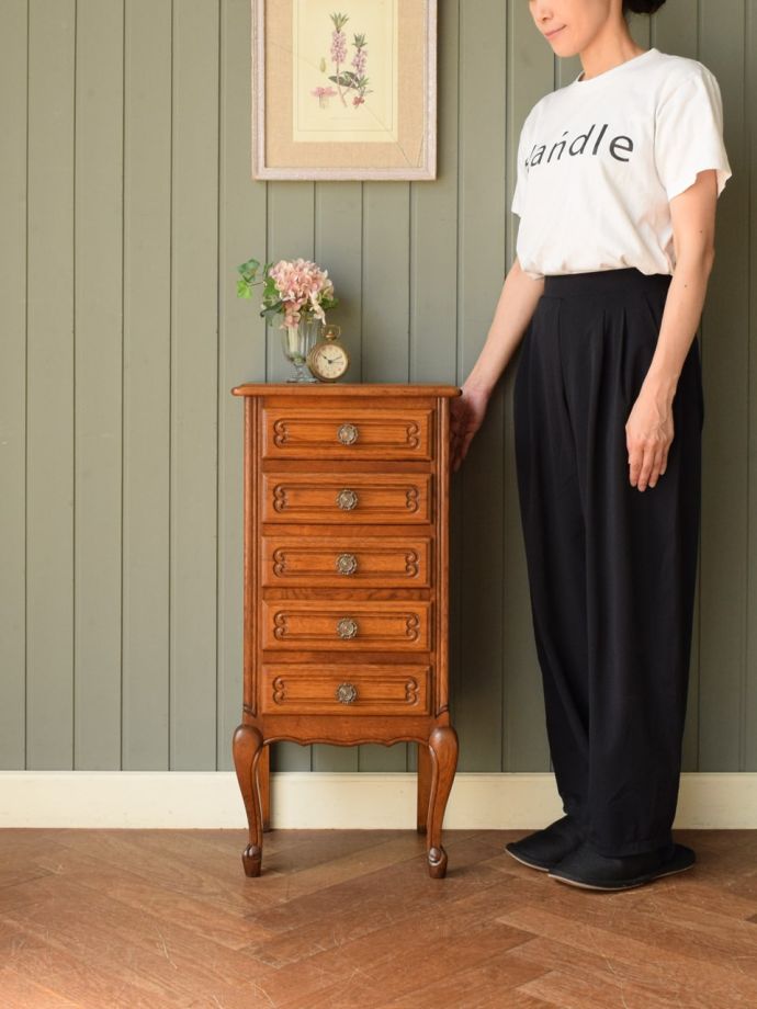 フランスから届いたスリムなアンティークチェスト、猫足が美しいオーク