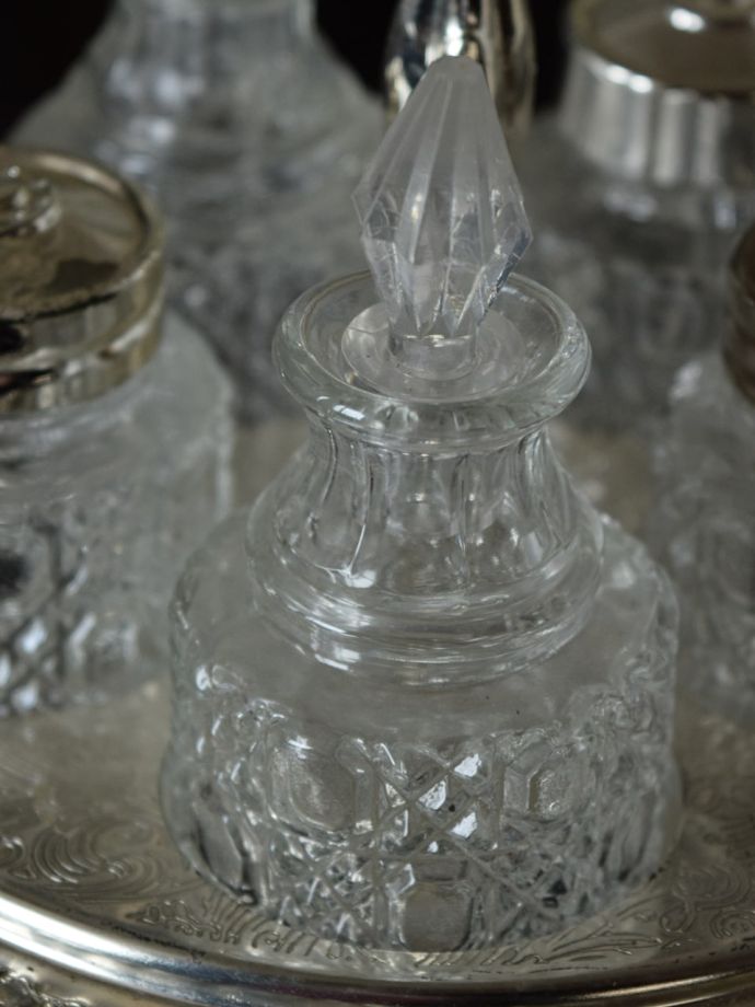 アンティークのおしゃれな調味料入れセット、シルバー×プレスドグラス
