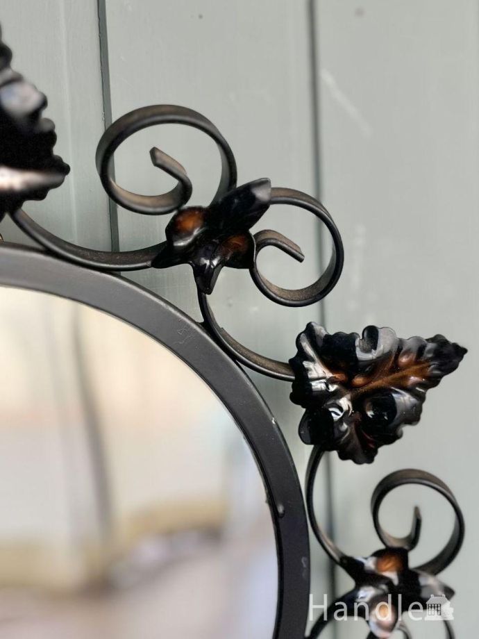 英国アンティークの凸型ミラー、縁取りの装飾が可愛い壁掛けの鏡(k