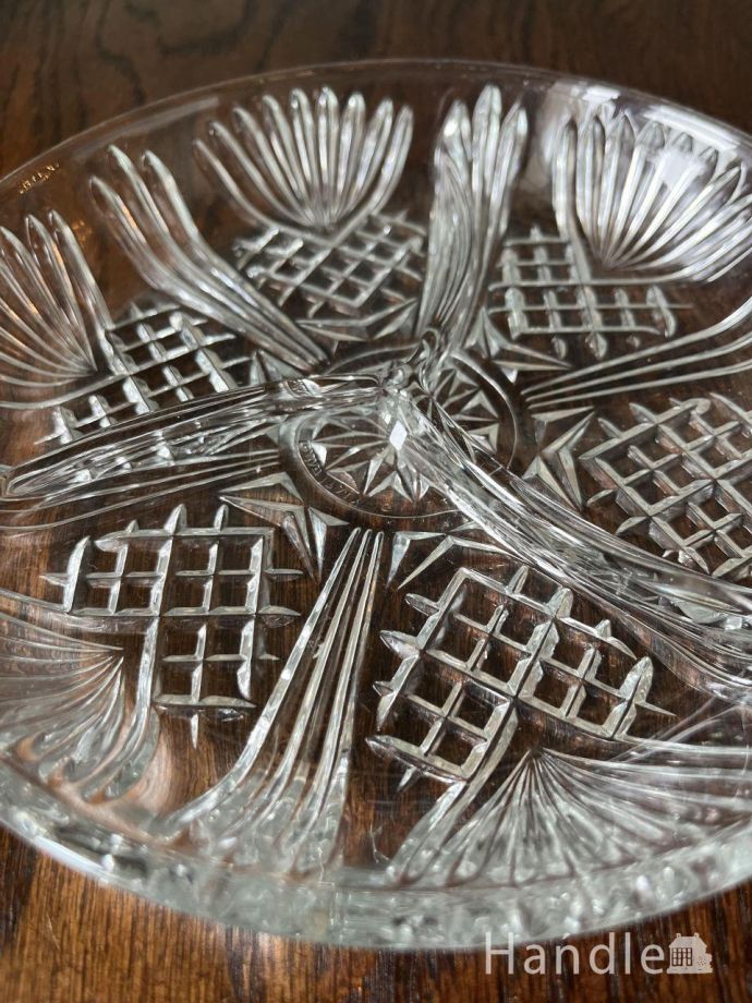 アンティークのガラス仕切り付き皿、イギリスから届いたガラスプレート