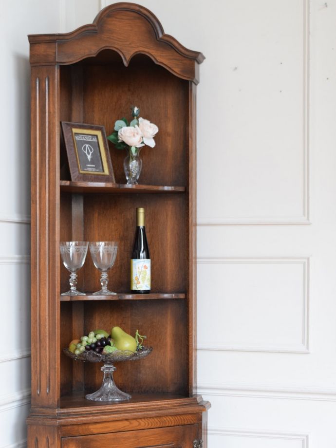 イギリスのアンティークのオープンシェルフ、お部屋の角にピタっと