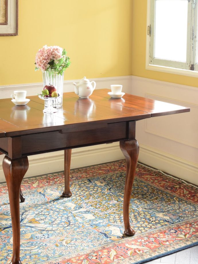 英国アンティークの伸長式ダイニングテーブル、クイーンアン様式の