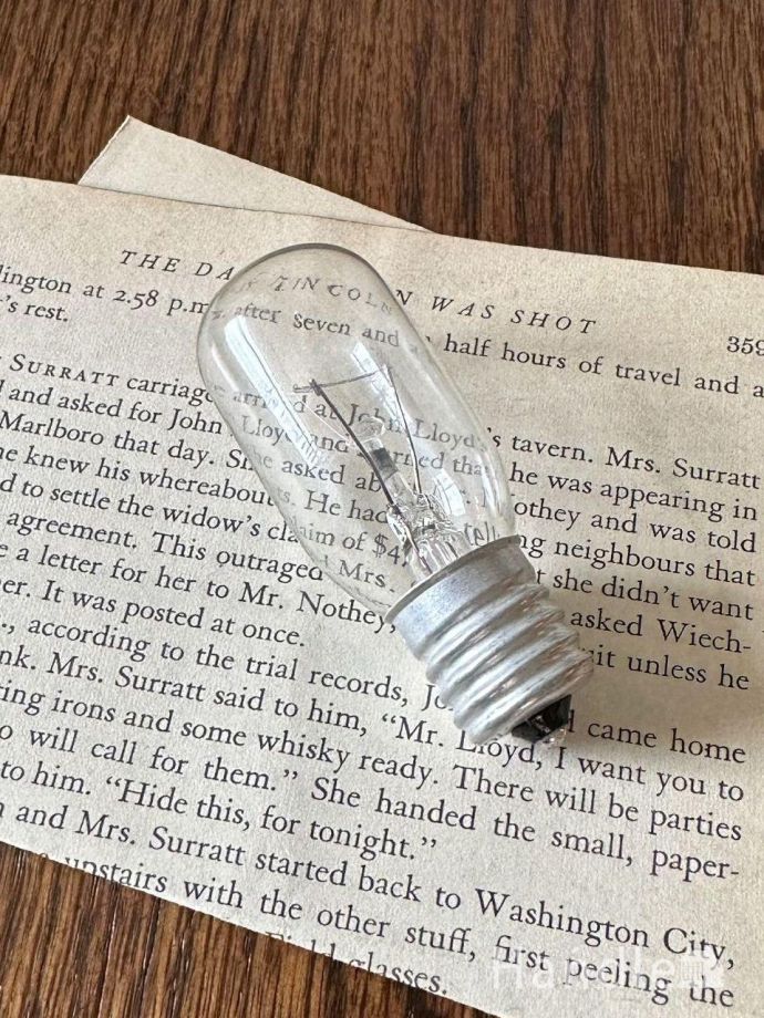 アールデコ調のステンドグラスのシェード、アンティーク調のおしゃれな