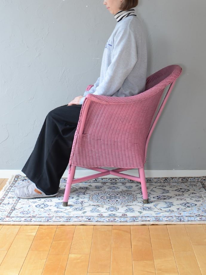 イギリスから届いたアンティークの椅子、リバティ座面が可愛いロイド