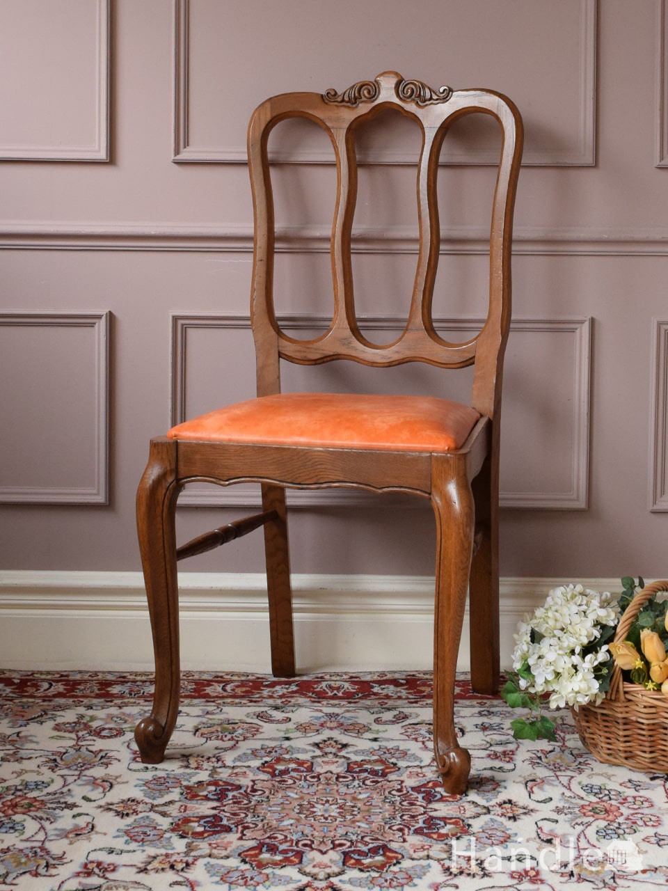 フレンチスタイルのアンティーク椅子、猫脚のおしゃれなダイニング