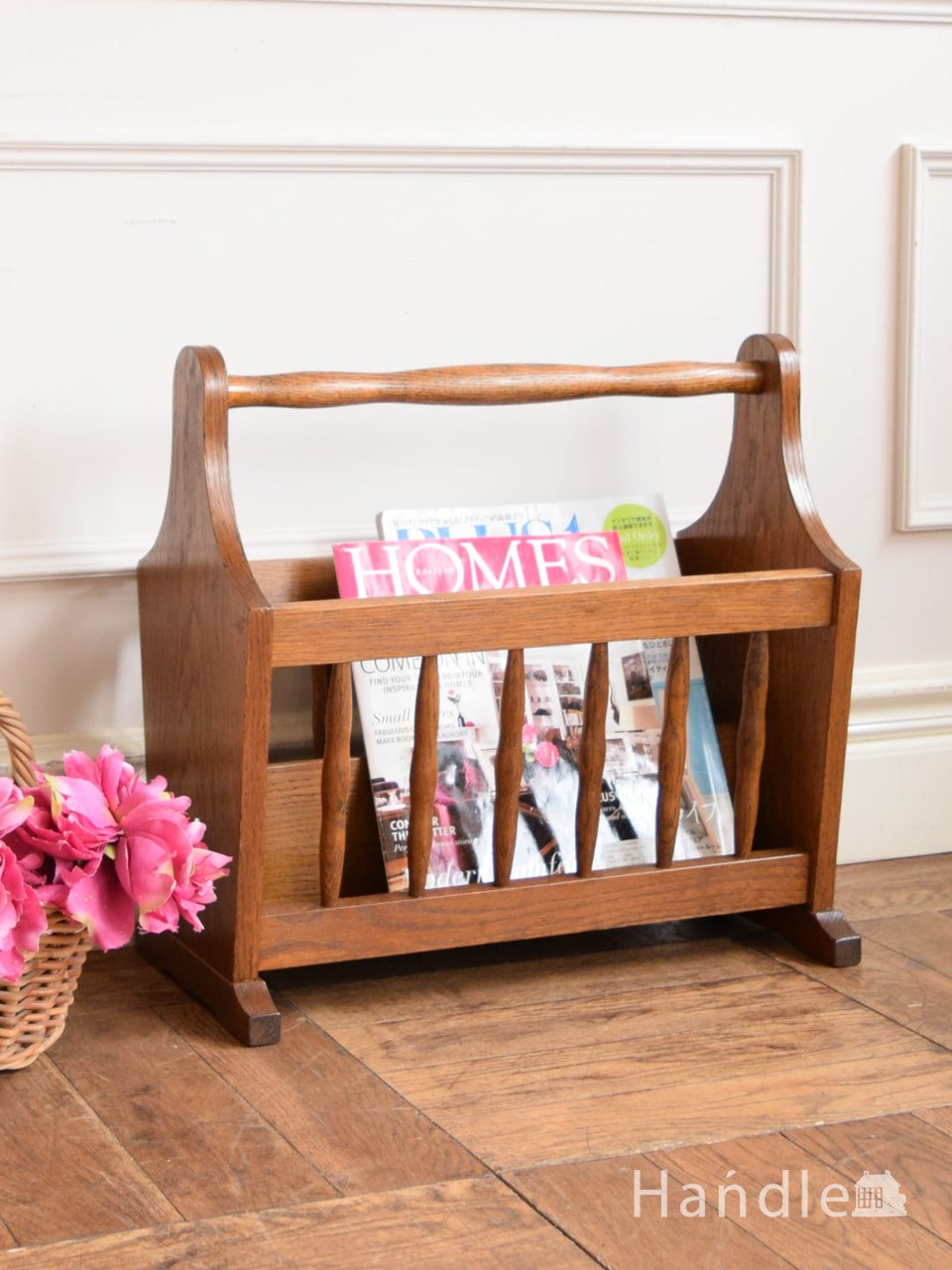 フランスから届いたアンティークのおしゃれな家具、持ち手付きの便利な