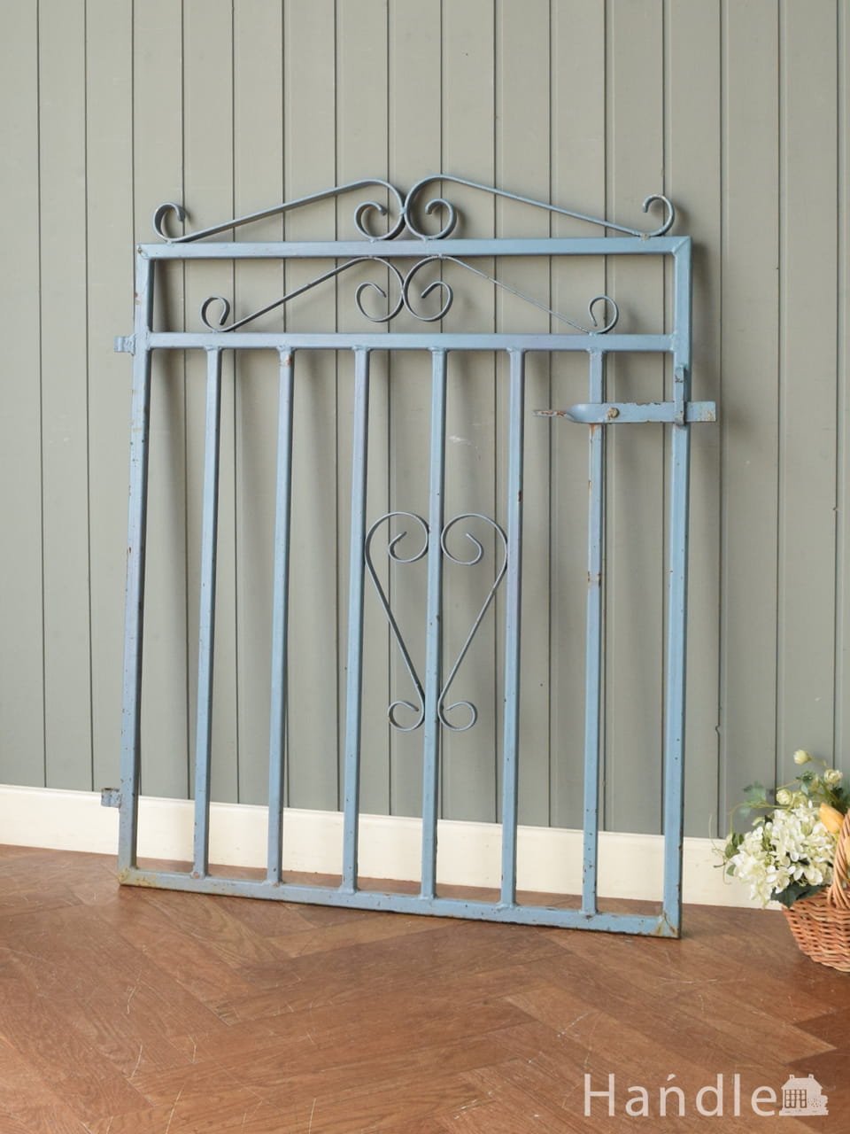 英国輸入のオシャレなアンティーク雑貨、テーブルにもなるトランク