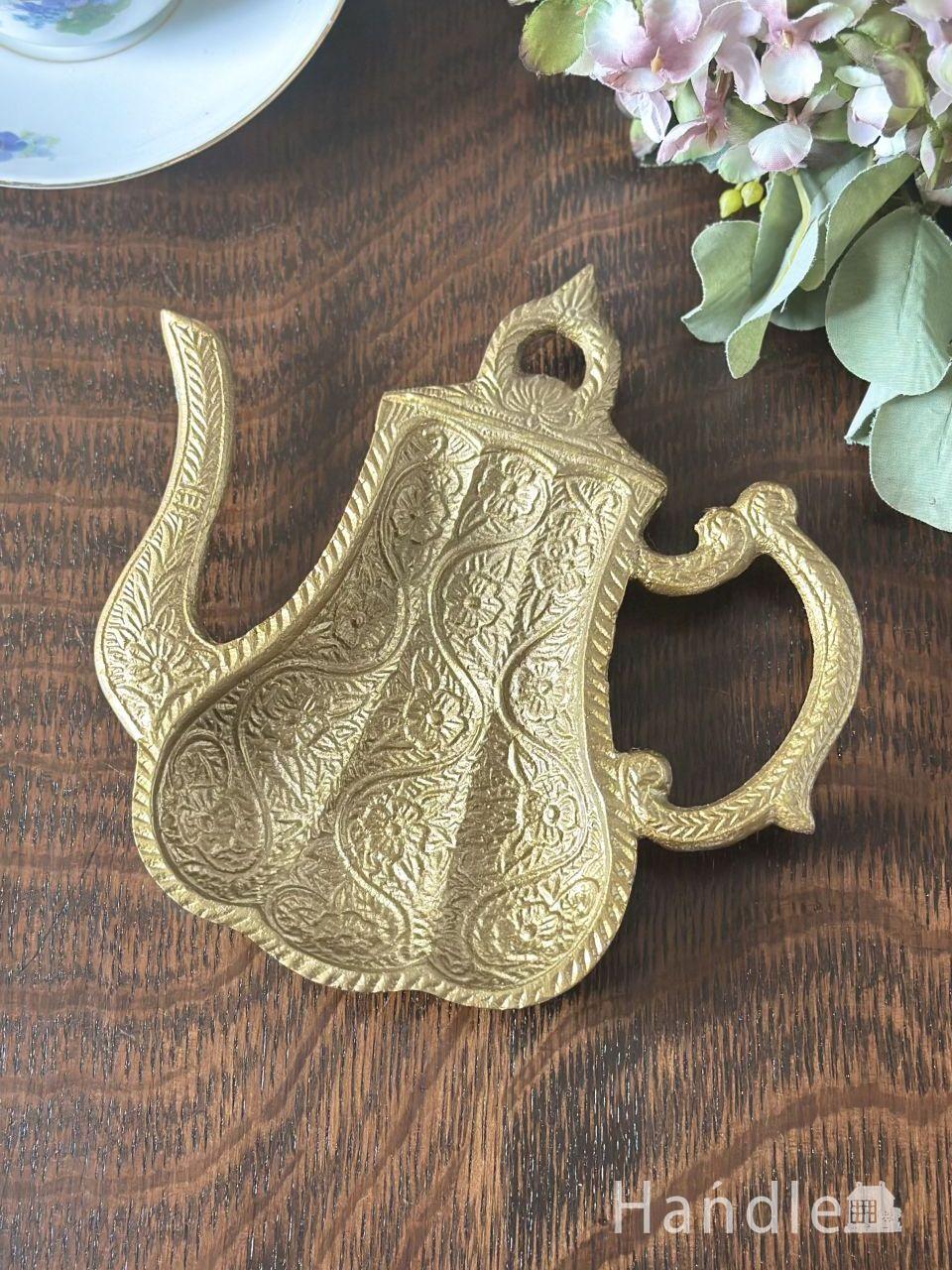 シノワズリーの雰囲気が漂う磁器ボックス、アンティーク風のおしゃれな