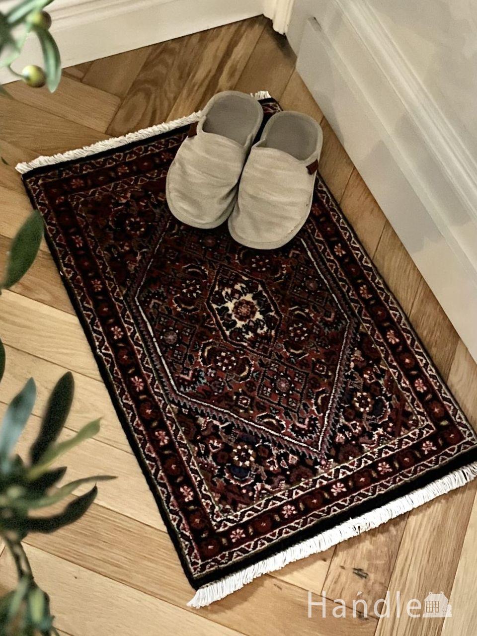 使いやすいサイズが魅力のペルシャ絨毯、タブリーズのビンテージ