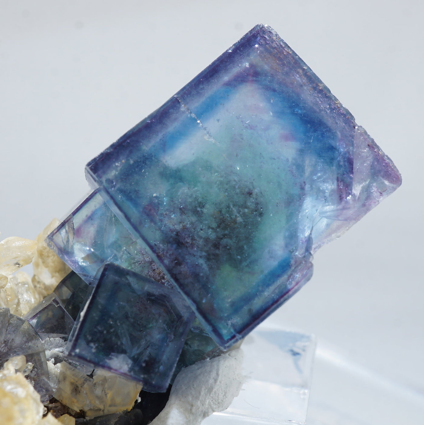 ナミビア・オコルス産 フローライト – 天然石ハッピーギフト