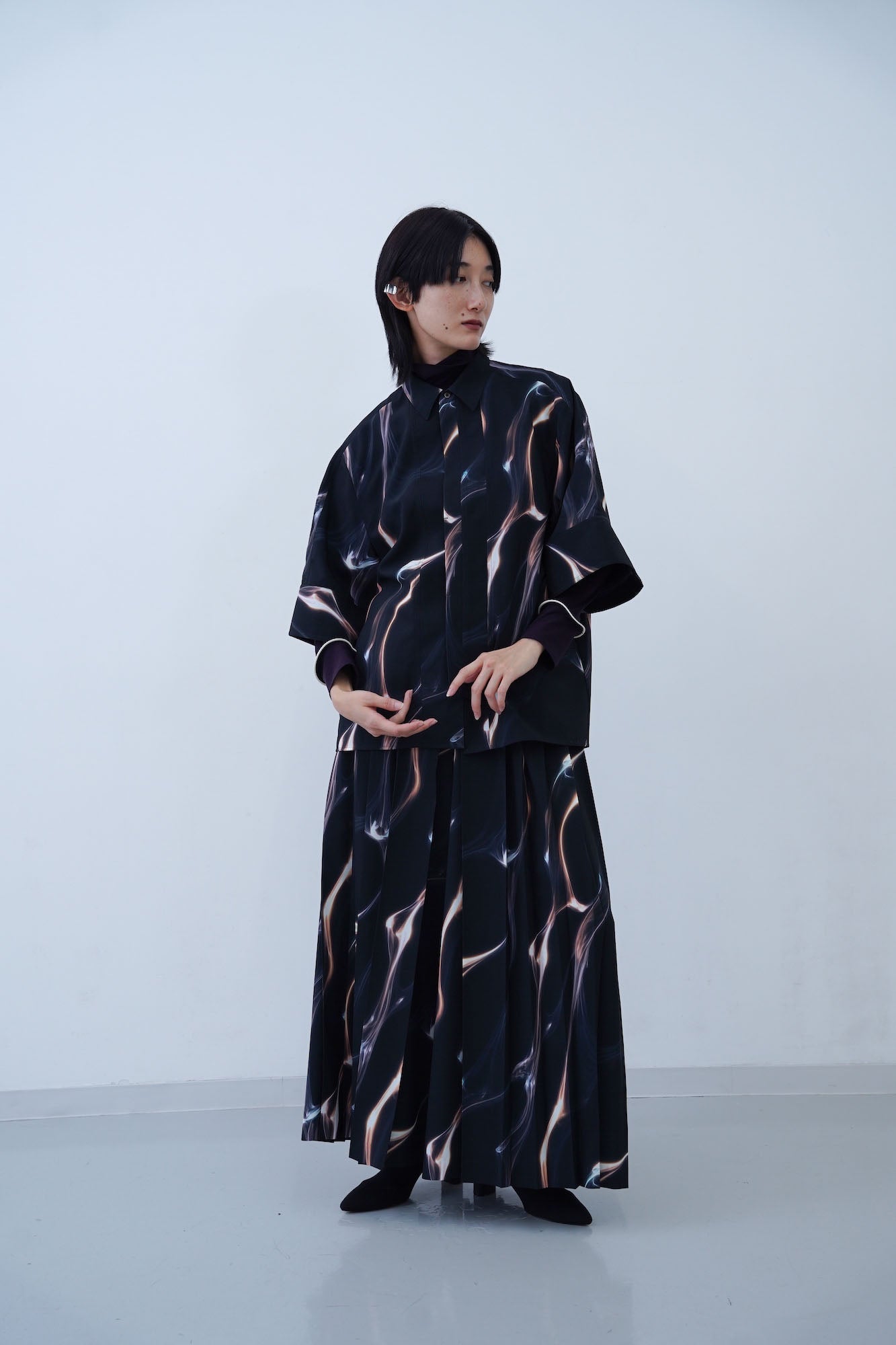 Neu Tri Shirt / dark – HATRA OFFICIAL