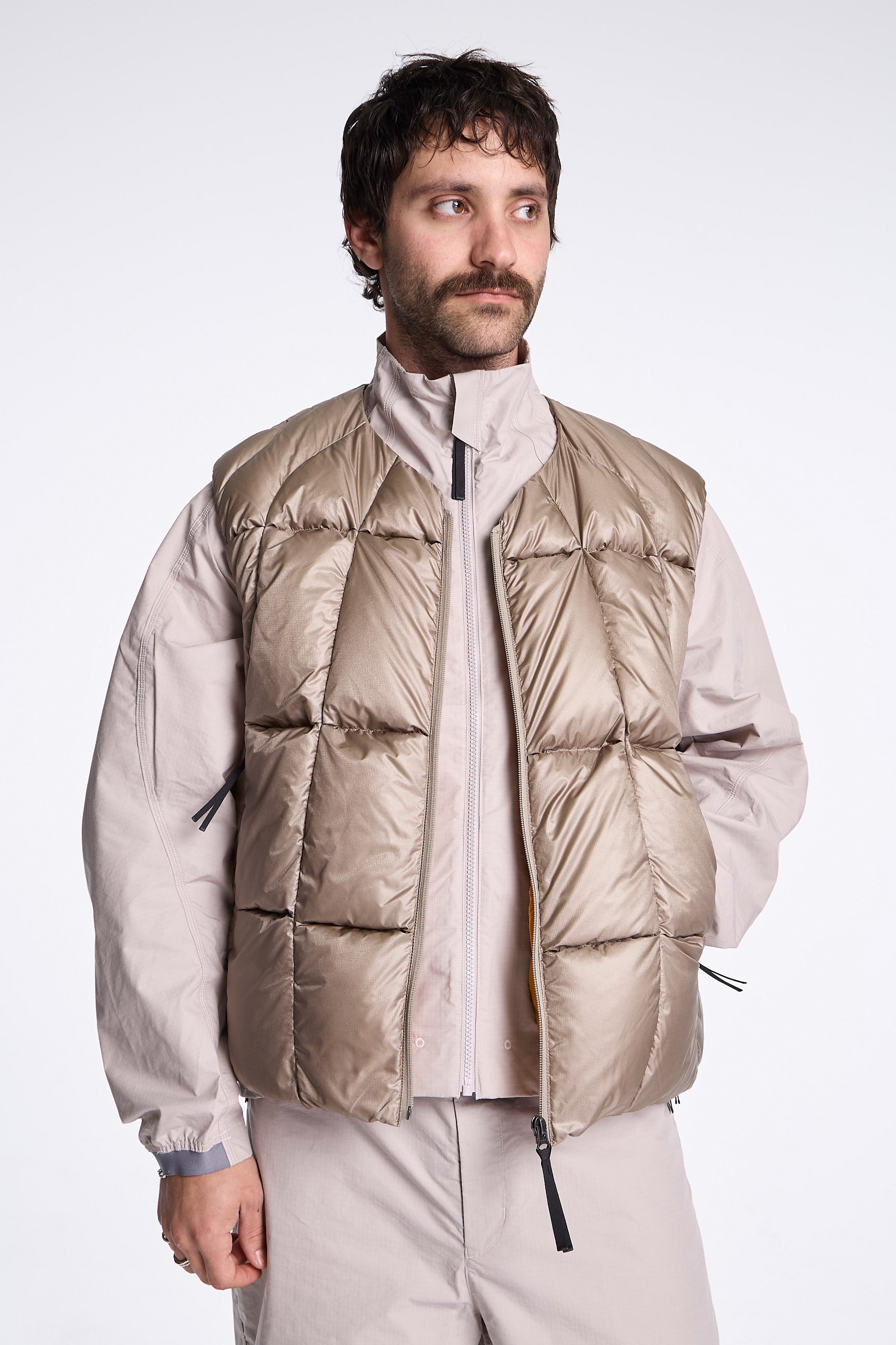 Goldwin 0 Three-Dimensional Down Light Vest Dune