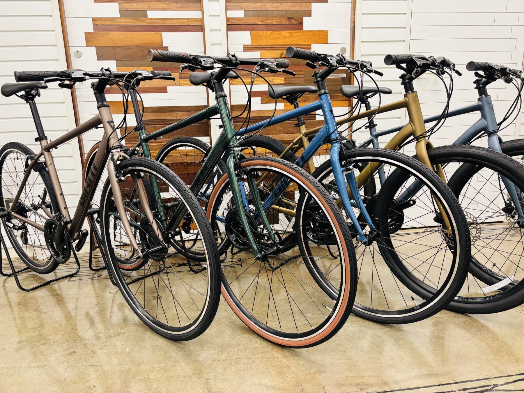 2026年モデル入荷情報】GIANT ESCAPE R3 / GRAVIER Disc 登場